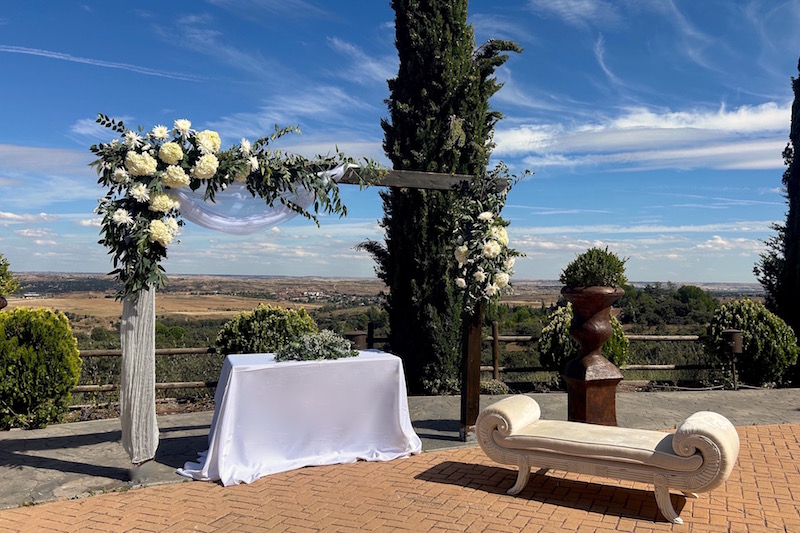 altar con flores ceremonia