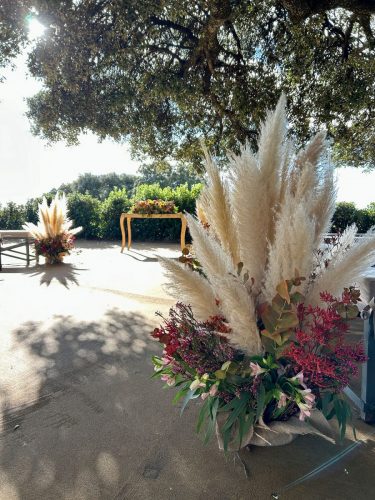 decoracion-de-boda-con-plumeros